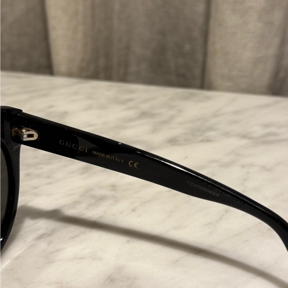 Gucci Black Sunglasses - Picture 5 of 7